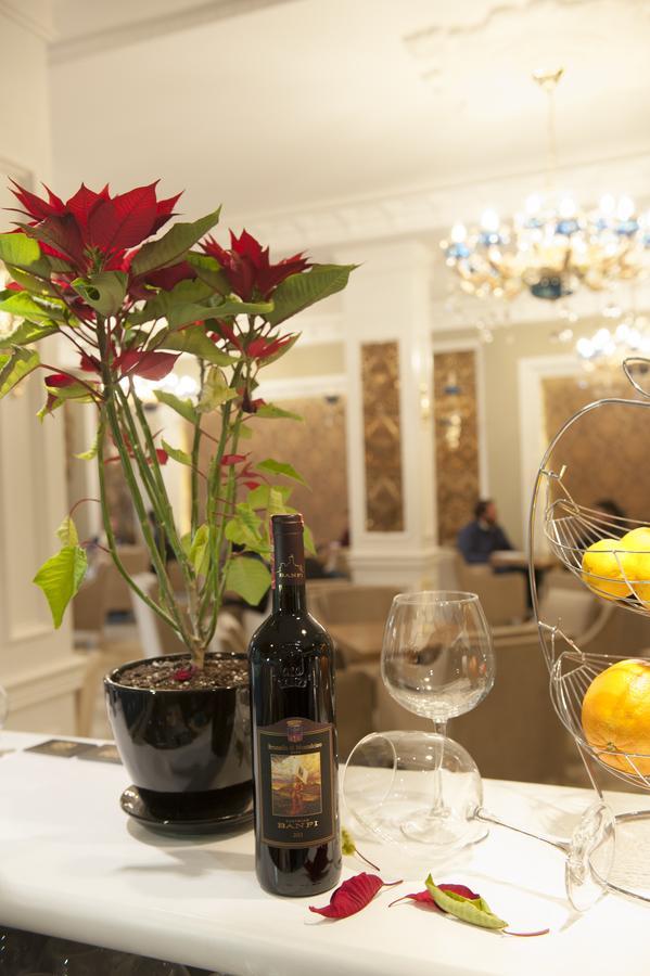 Hotel Britania Kamez Экстерьер фото