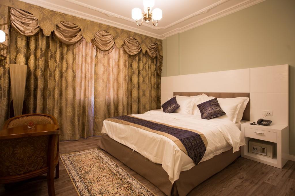 Hotel Britania Kamez Экстерьер фото