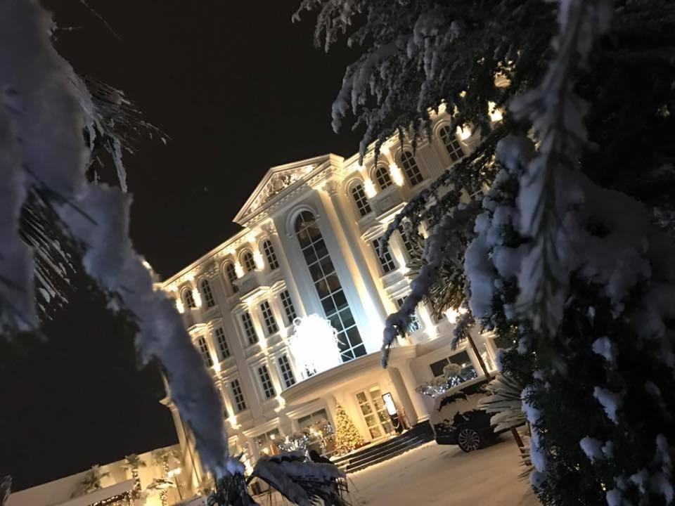 Hotel Britania Kamez Экстерьер фото