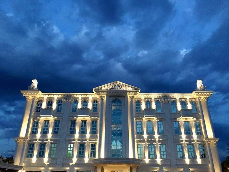Hotel Britania Kamez Экстерьер фото