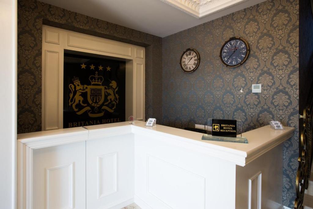 Hotel Britania Kamez Экстерьер фото